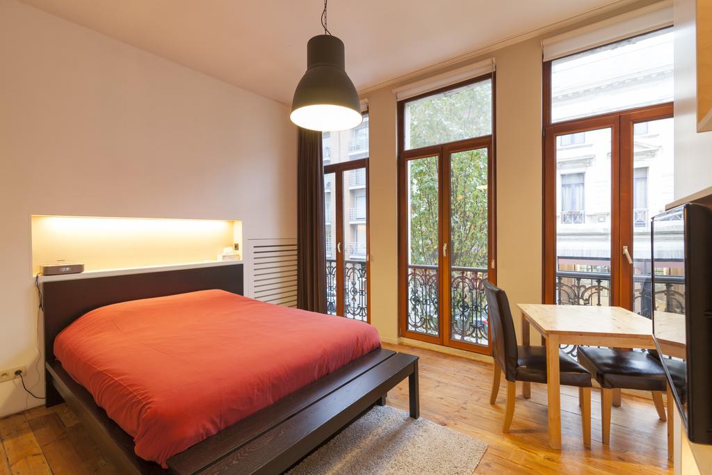 Because The Night City Lodge Antwerpen Szoba fotó