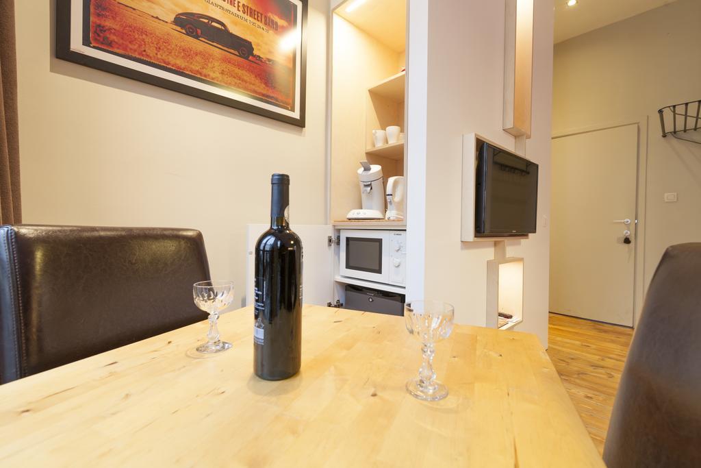 Because The Night City Lodge Antwerpen Szoba fotó
